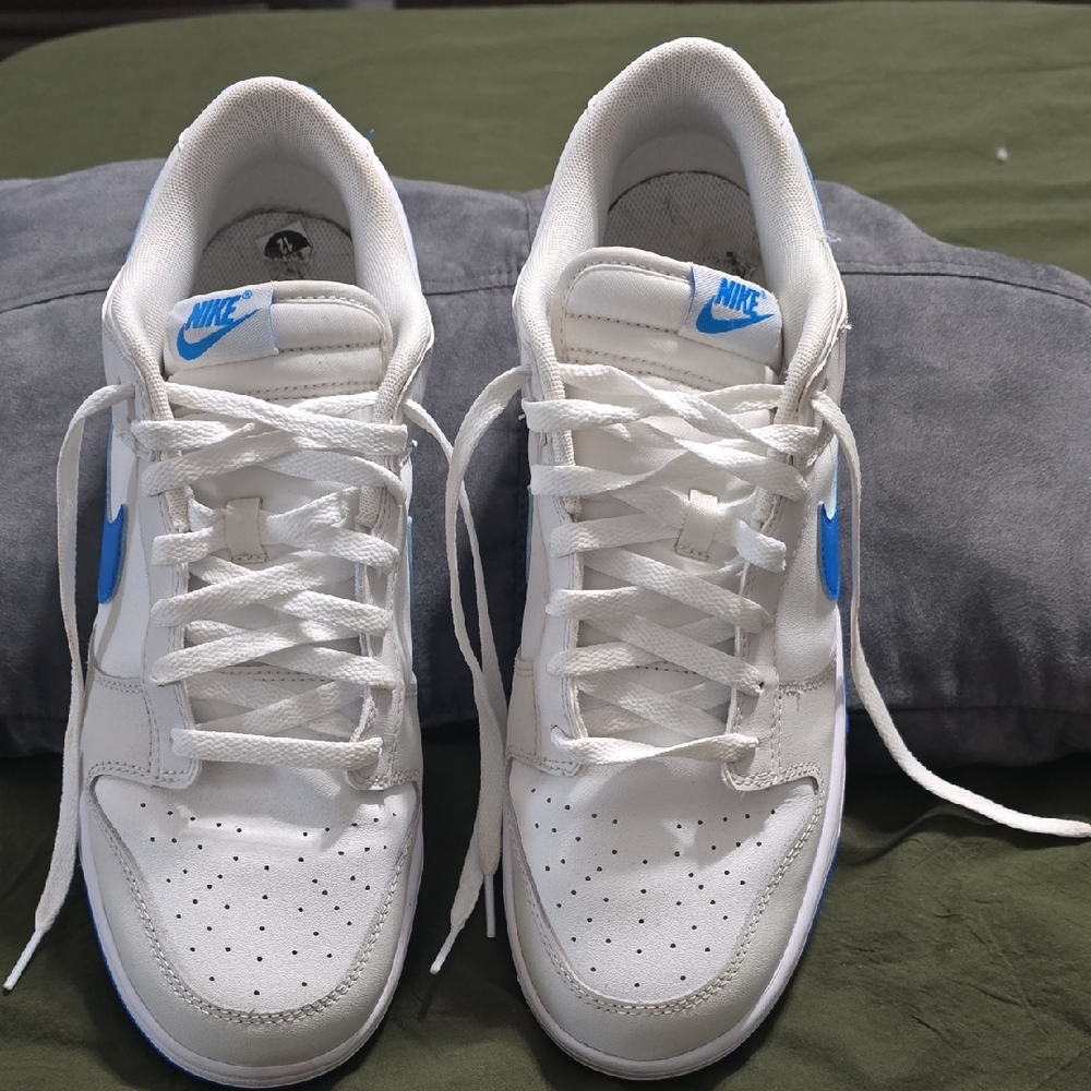 Nike White and Blue Sneakers with Textured Design